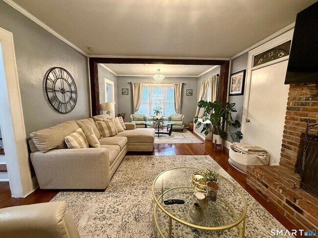 Building Photo - 64 Hickory St