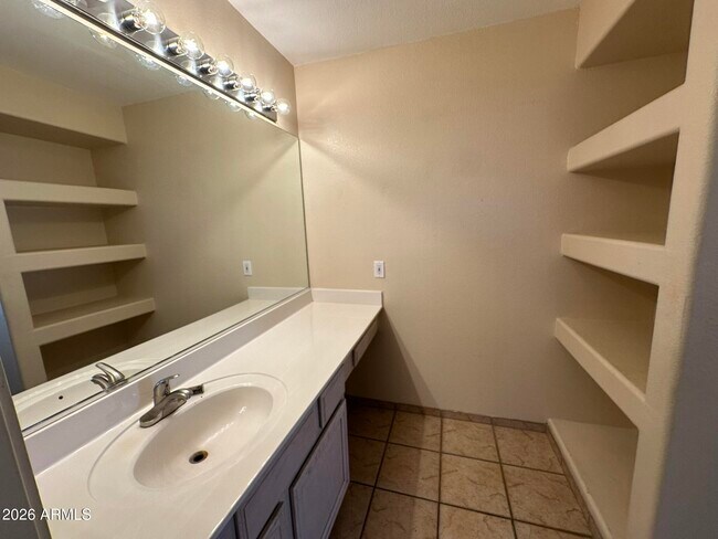 Building Photo - 14462 N Sherwood Dr