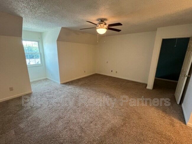 Building Photo - 2119 Silverbrook Dr