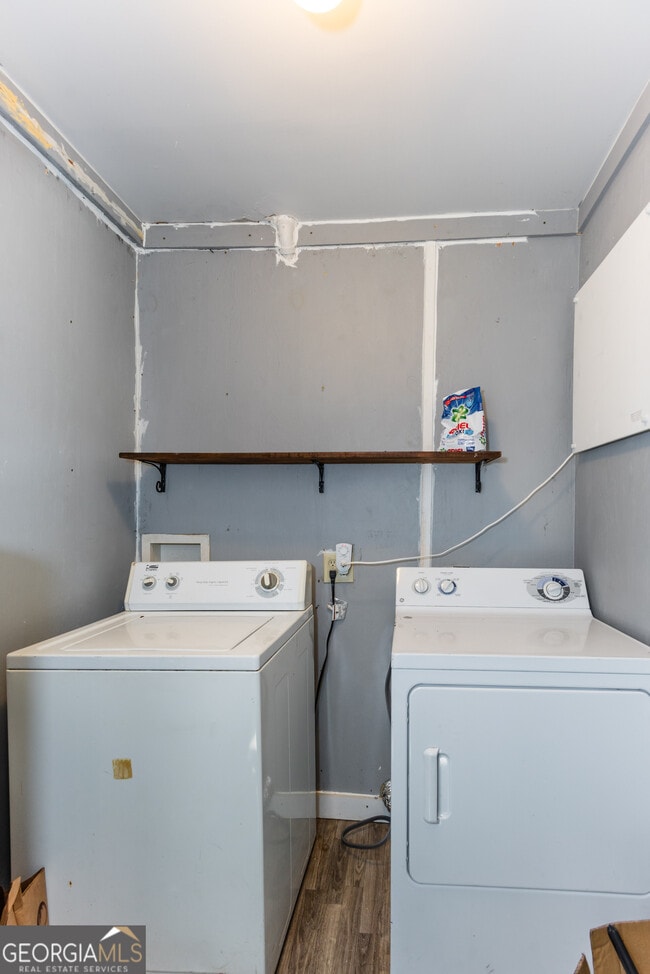 Building Photo - 491 Oak Dr SE