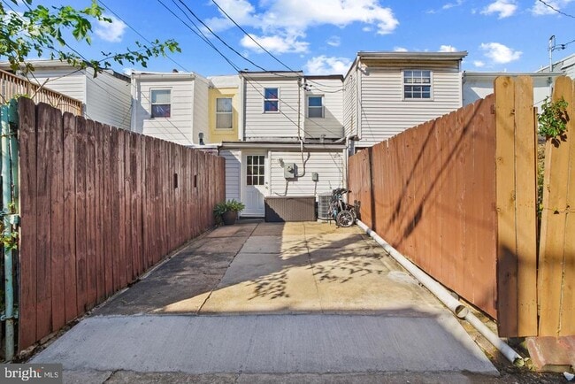 Building Photo - 1421 Race St