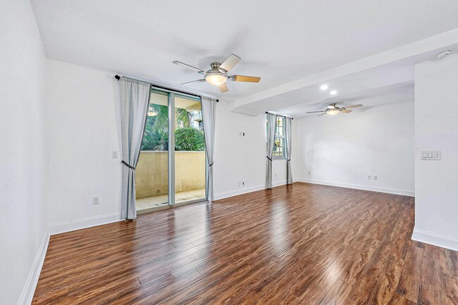 Building Photo - 610 Clematis St