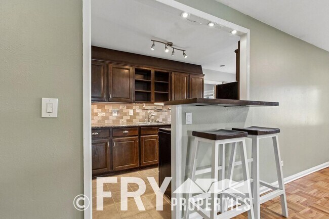 Building Photo - Charming University Hills Home with Oversized 2-Car Garage & Private Backyard