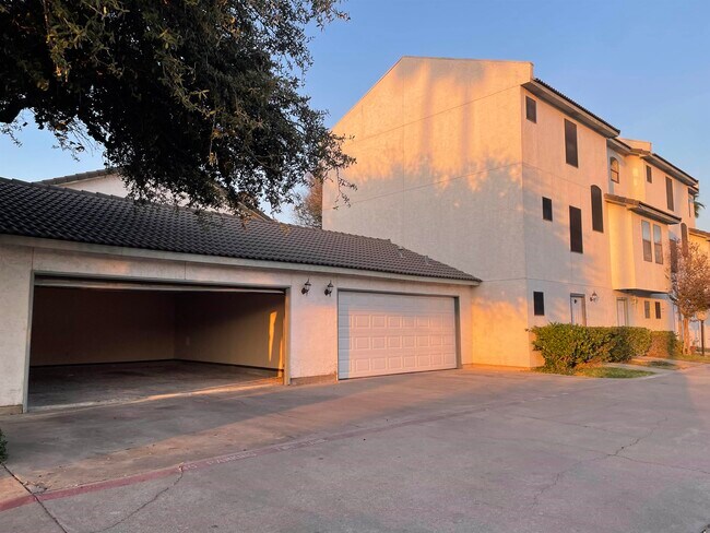 Building Photo - 100 W Village Blvd