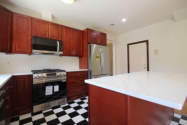 Building Photo - 126 Washington St