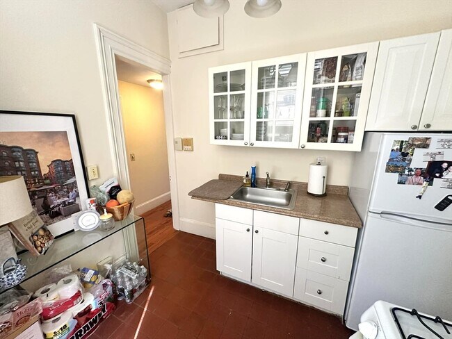 Building Photo - 38 Charles St