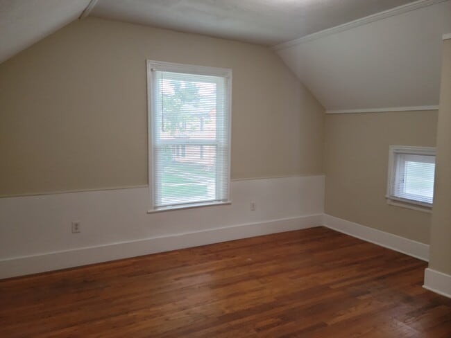 Building Photo - 705 Pearl St