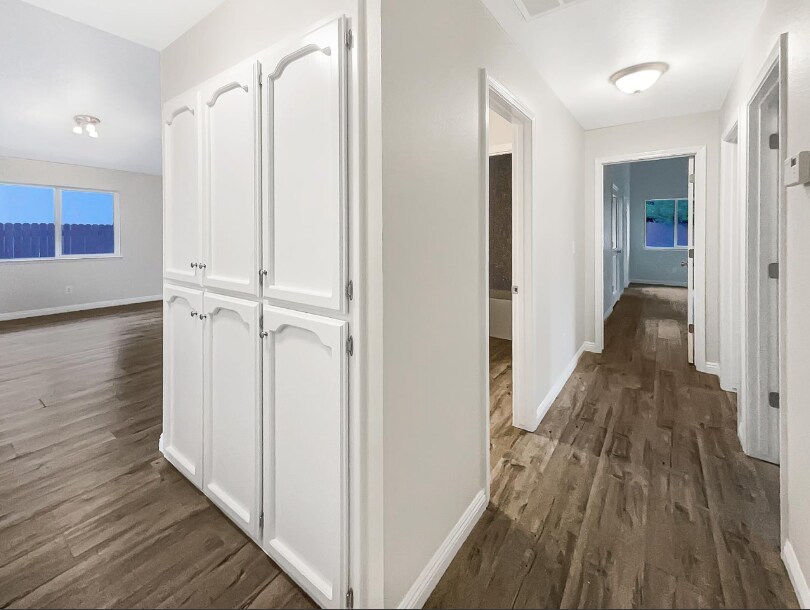 Building Photo - 1172 Willow Creek Dr