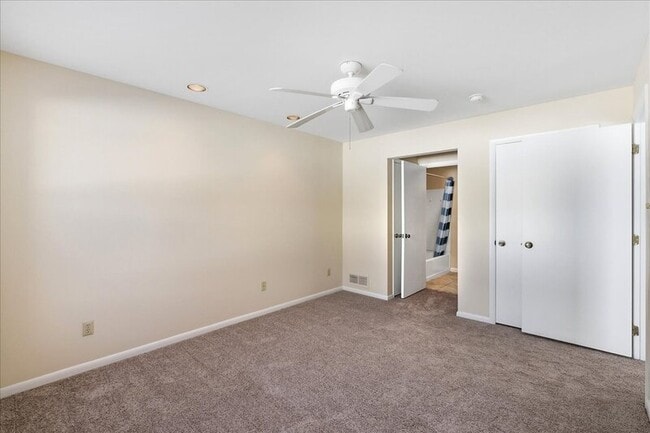 Building Photo - 29 Foxglove Dr