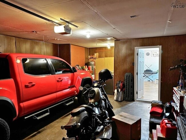 Building Photo - 2119 Selma Dr