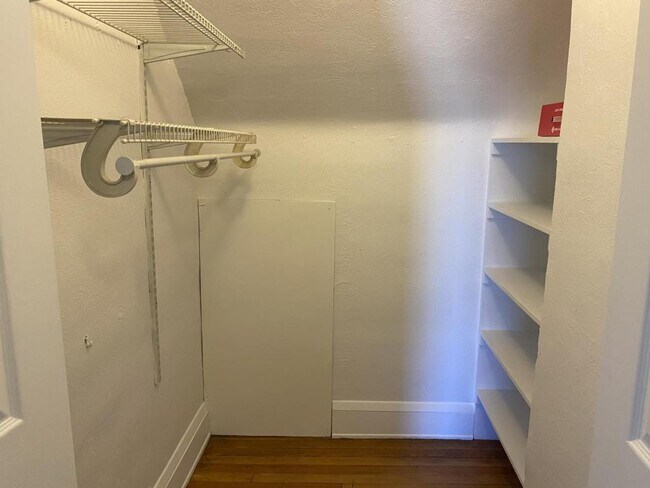 Building Photo - 1686 Coventry Road #Third Floor