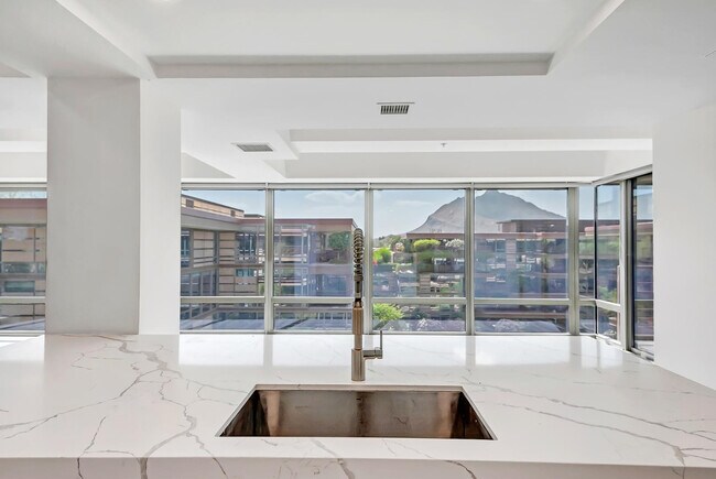 Building Photo - 7137 E Rancho Vista Dr