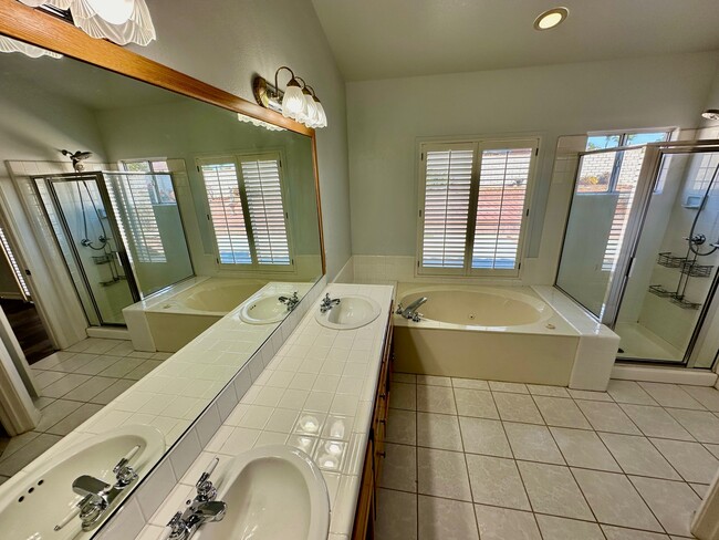 Master bathroom, double sinks, walk in closet, jacuzzi tub. - 15 Kern Ct