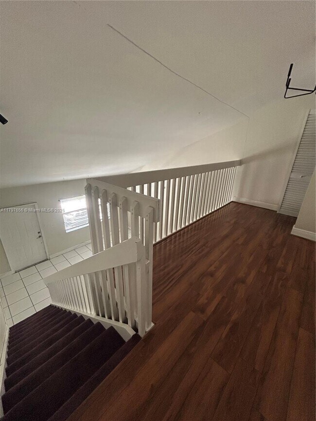 Building Photo - 1455 Holly Heights Dr