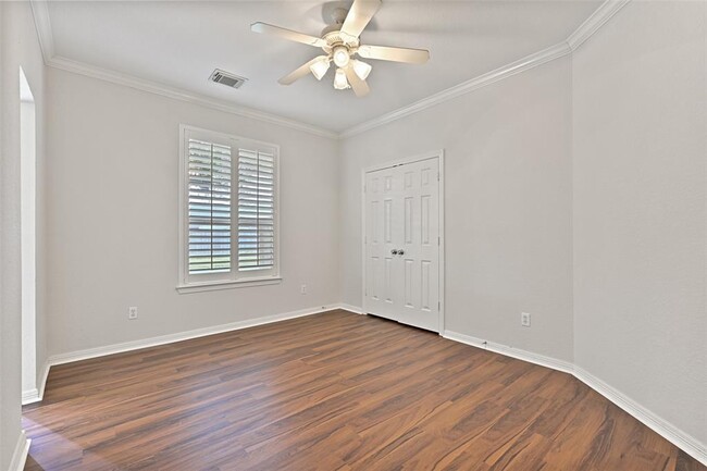 Building Photo - 1008 Elm Pointe