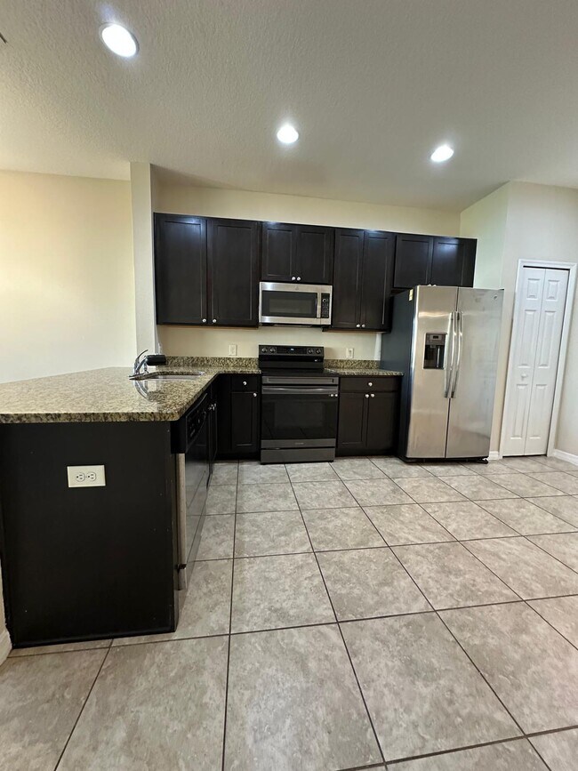 Building Photo - 2495 Seven Oaks Dr