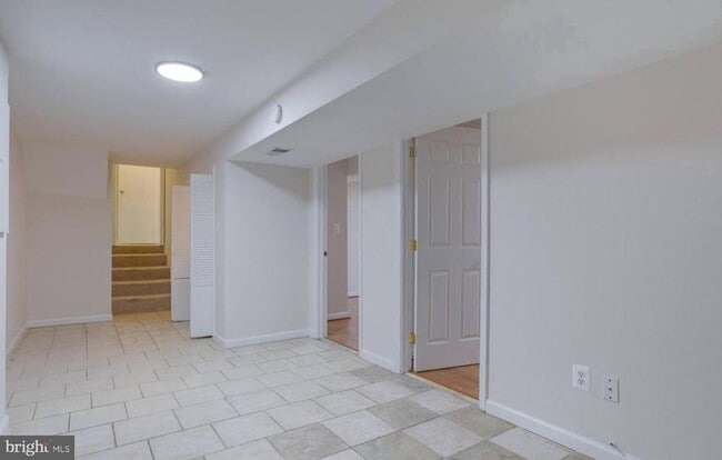 Building Photo - 8524 Canterbury Dr