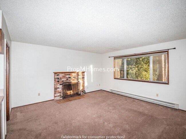 Primary Photo - One Bedroom Hawthorne Apartment w/ Secure ...