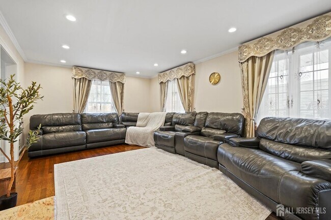 Building Photo - 95 Westons Mill Rd