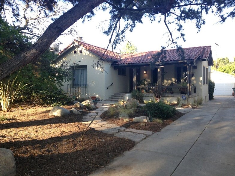 Spanish bungalow. - 862 Allen Ave