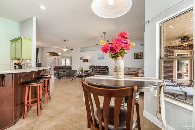 Building Photo - 5202 English Oak Dr