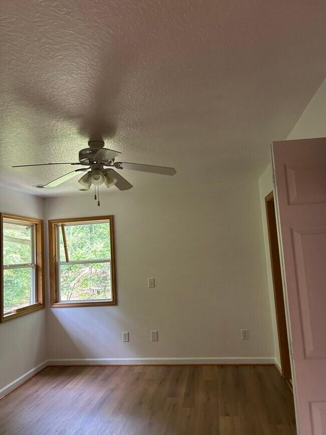 Building Photo - 466 Old Camptown Dr