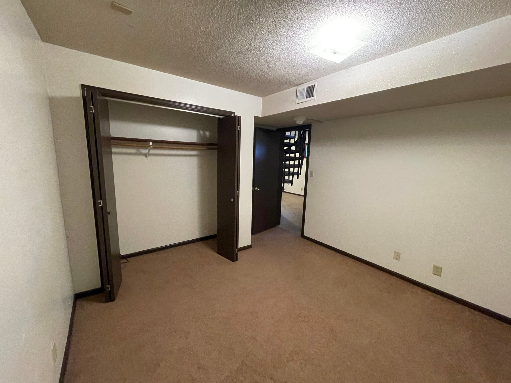 Building Photo - 3102 Alpine Dr