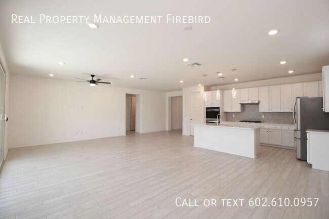Building Photo - 3037 W la Mirada Dr