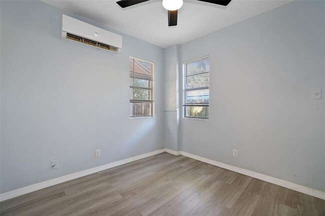 Building Photo - 524 6th Ave NE