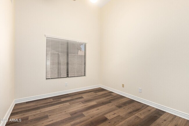 Building Photo - 1517 W Islandia Dr