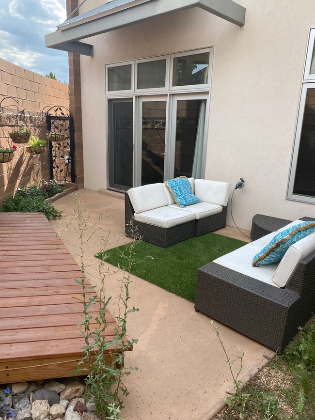 Building Photo - Contemporary 2 Bedroom, 2.5 Bath townhouse...