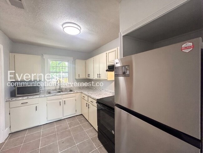 Building Photo - 667 Sevier St