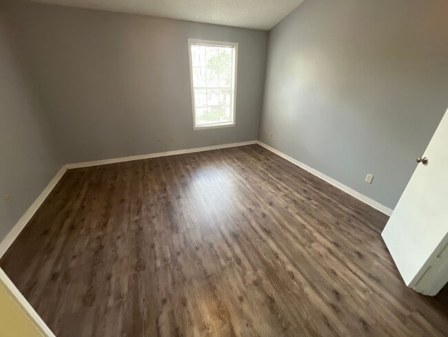 Building Photo - For Rent-2-bedroom, 2.5-bathroom located i...