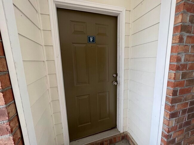 Building Photo - 2057 Silvercrest Dr