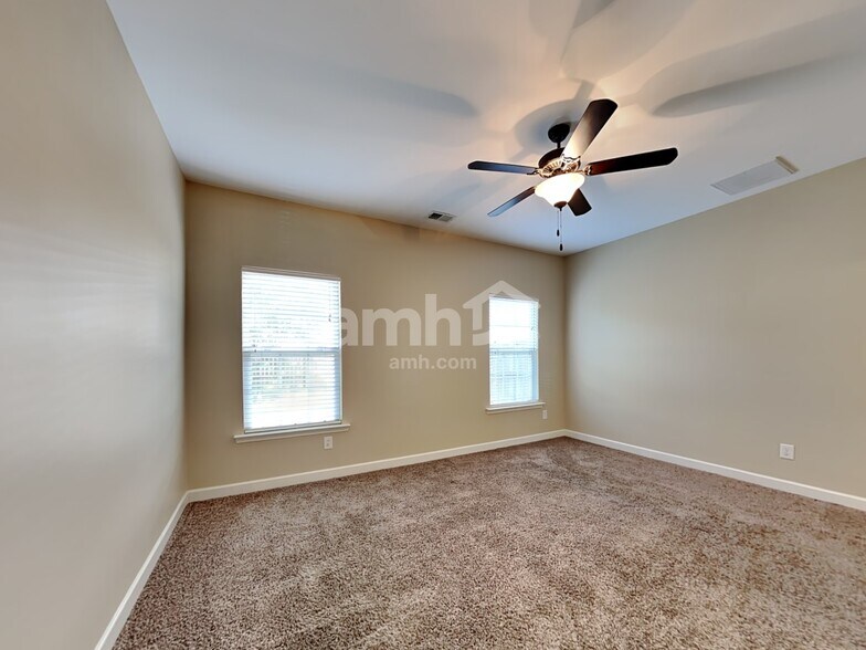 Building Photo - 117 Longford Dr