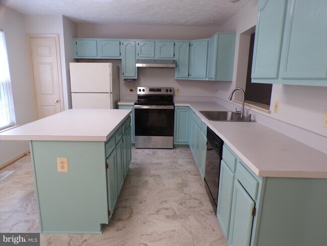 Building Photo - 114 Park Cove Dr
