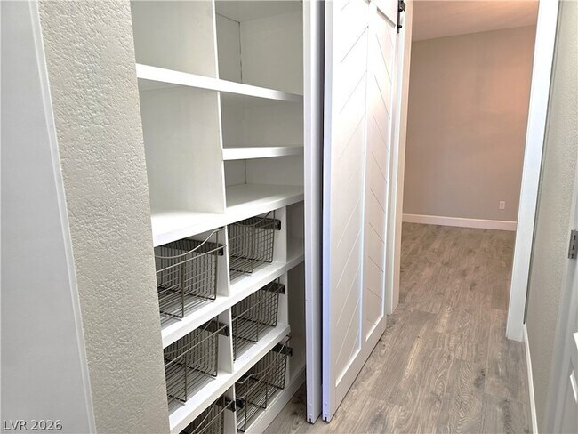 Building Photo - 927 Via Canale Dr