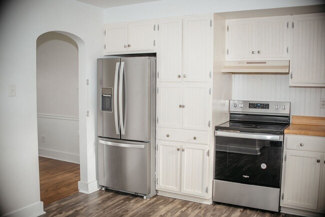 Building Photo - 870 E Main St