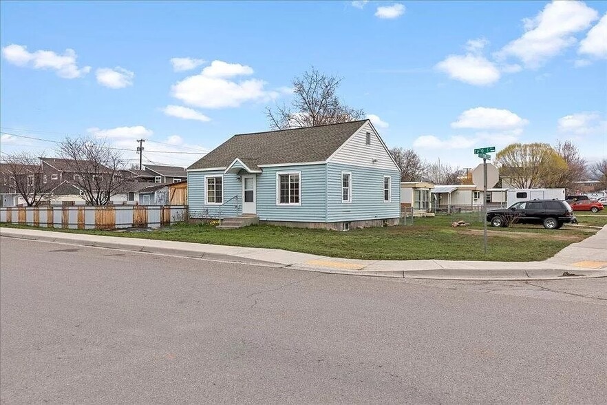 Primary Photo - 2414 Eaton St