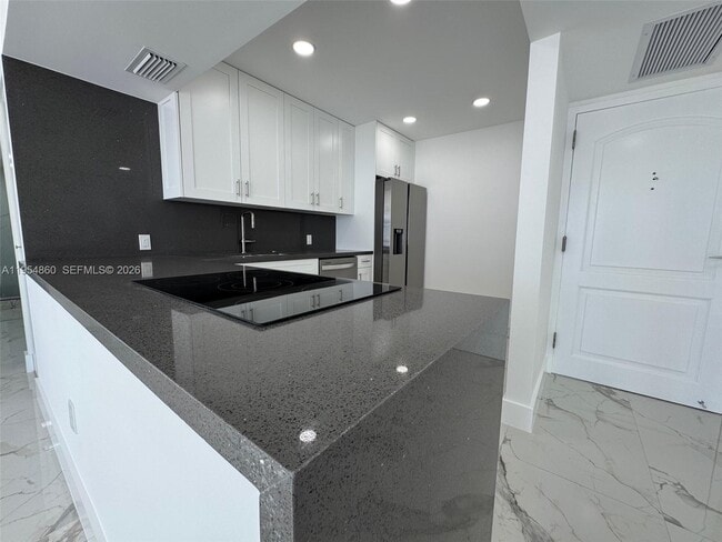 Building Photo - 3675 N Country Club Dr