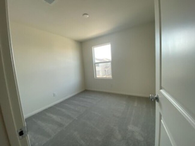 Building Photo - Gorgeous 4 bedroom ENERGY STAR certified 2...