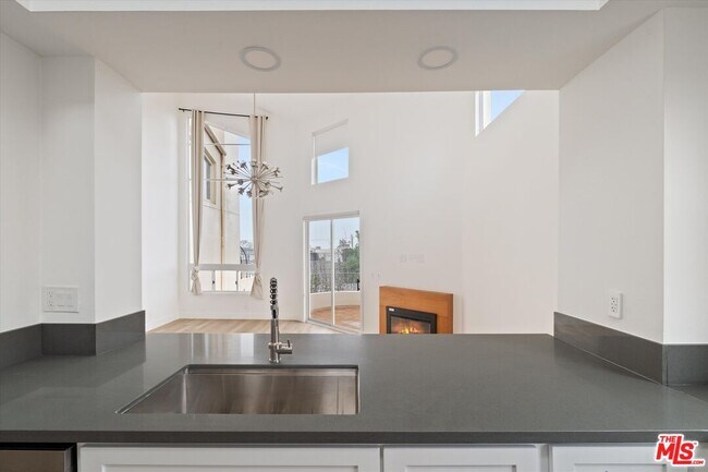 Building Photo - 235 Main St