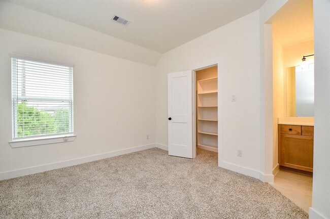 Building Photo - 7319 Bayberry Crescent Ln