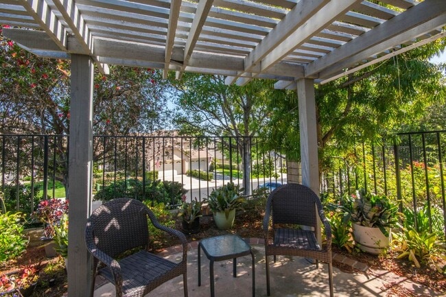 Building Photo - Beautiful Single Level Home with Great Nat...