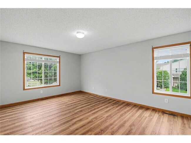 Building Photo - 130 River Woods Dr W