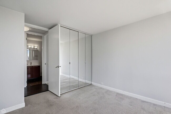 Building Photo - 330 W Diversey Pkwy