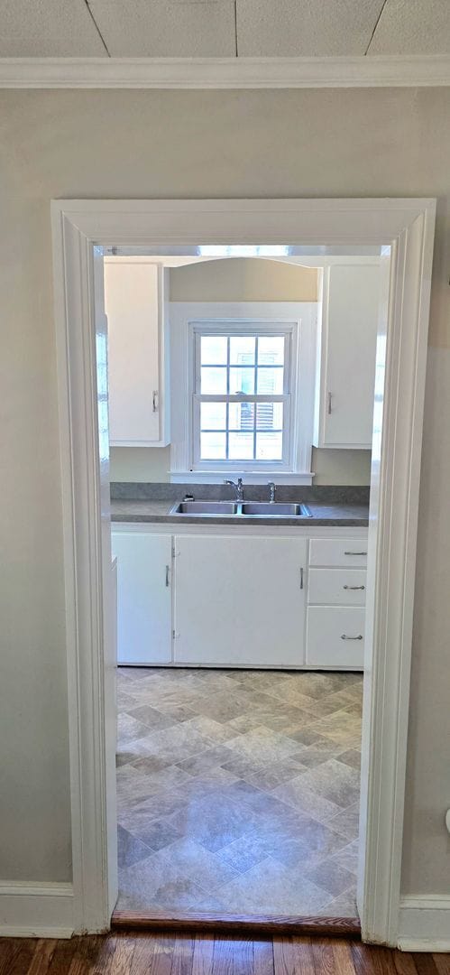 Building Photo - Cozy & Convenient 2 Bed, 1 Bath Home
