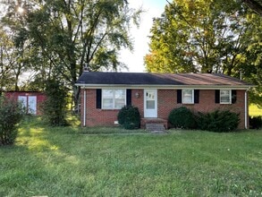 Building Photo - 3 bedroom 1 bath brick home in the country...