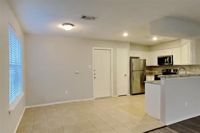 Building Photo - 11914 Osage Park Dr