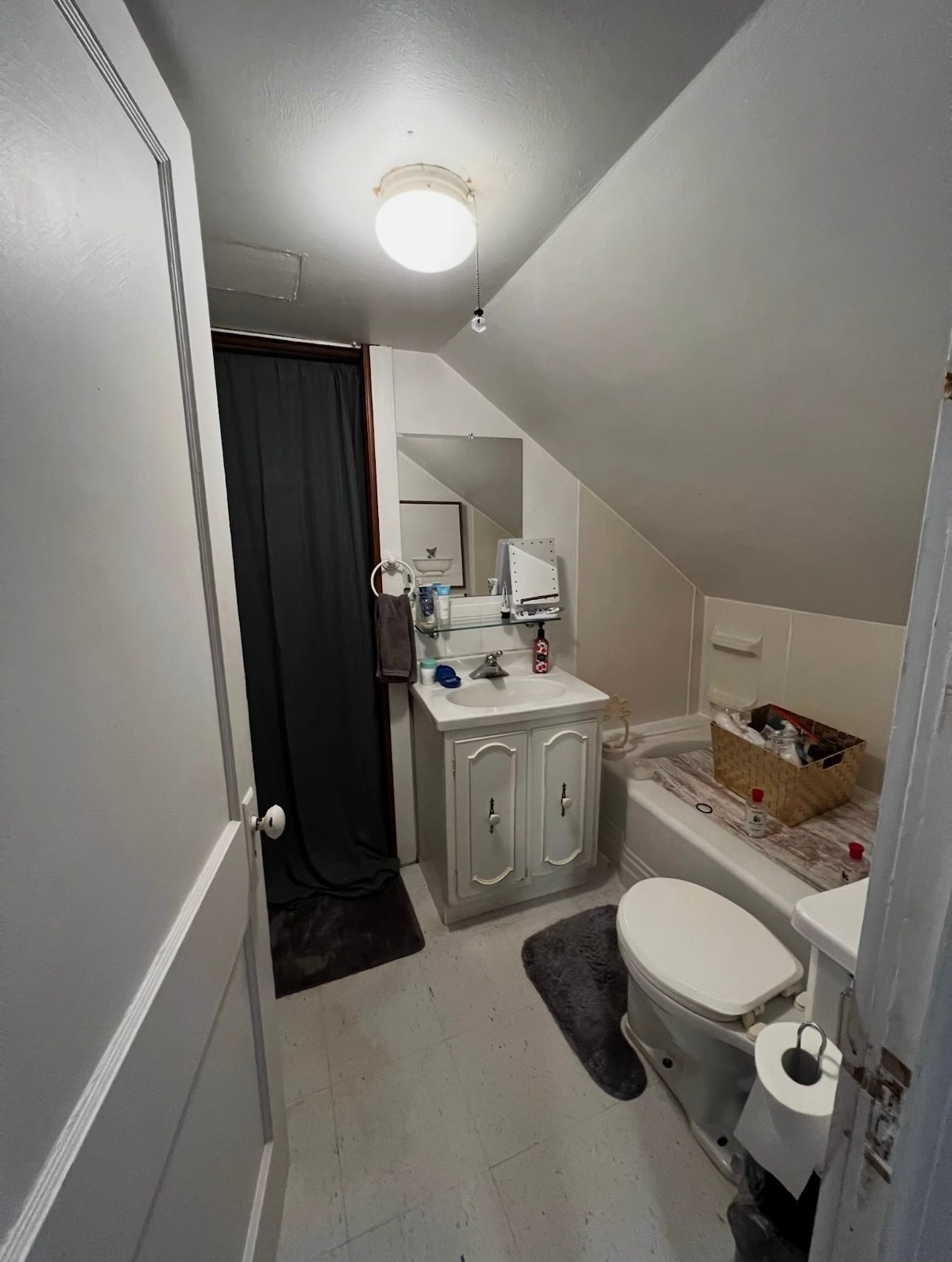 Building Photo - 609 E 12th St